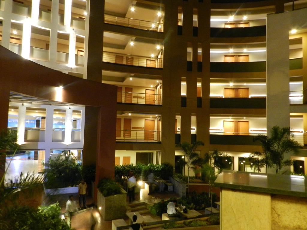 Hotel Rock Regency Toranagallu Exteriör bild