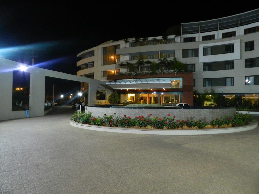 Hotel Rock Regency Toranagallu Exteriör bild