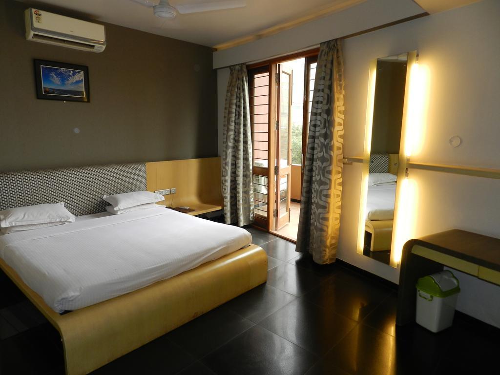 Hotel Rock Regency Toranagallu Rum bild